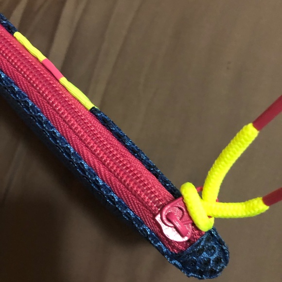 BUY2GET1FREE Neon Color Makeup Bag - Picture 3 of 3